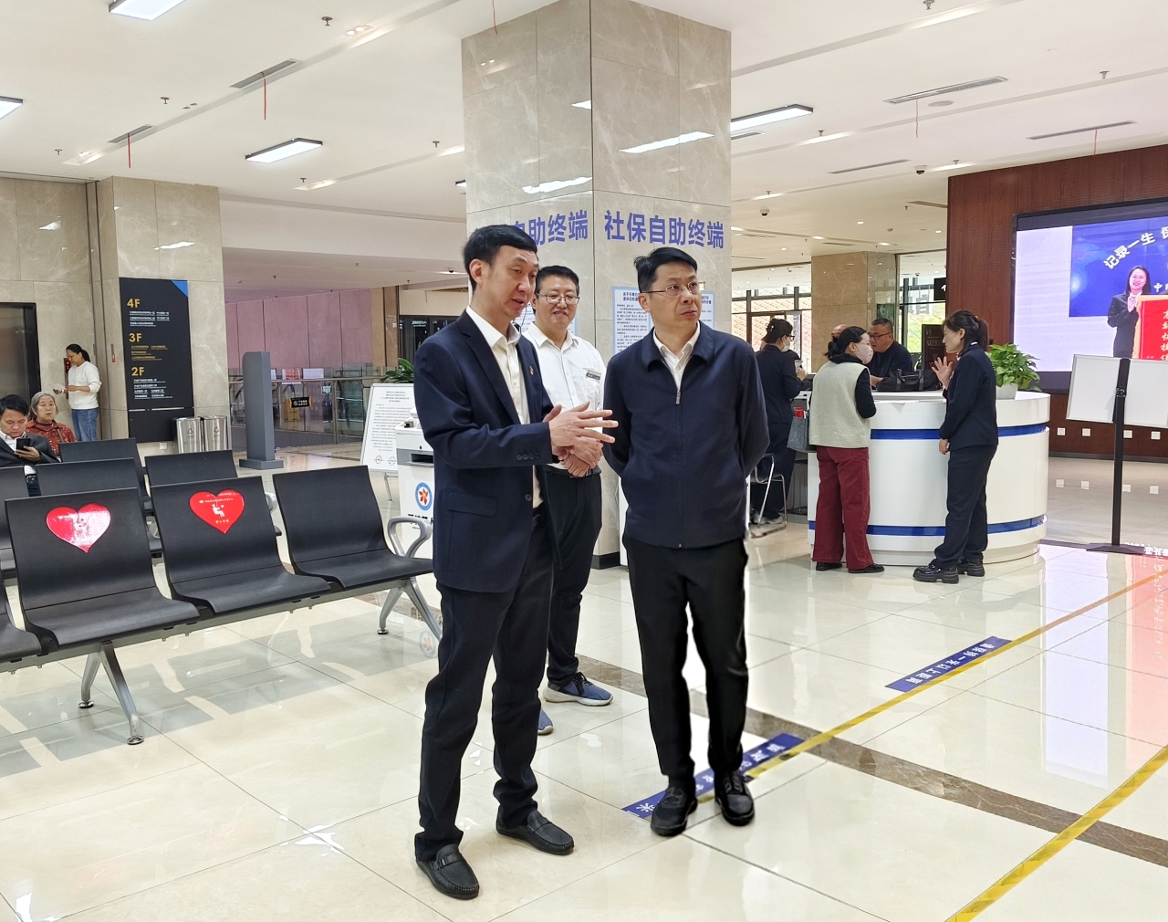 躬身窗口察实情  情注社保惠民生